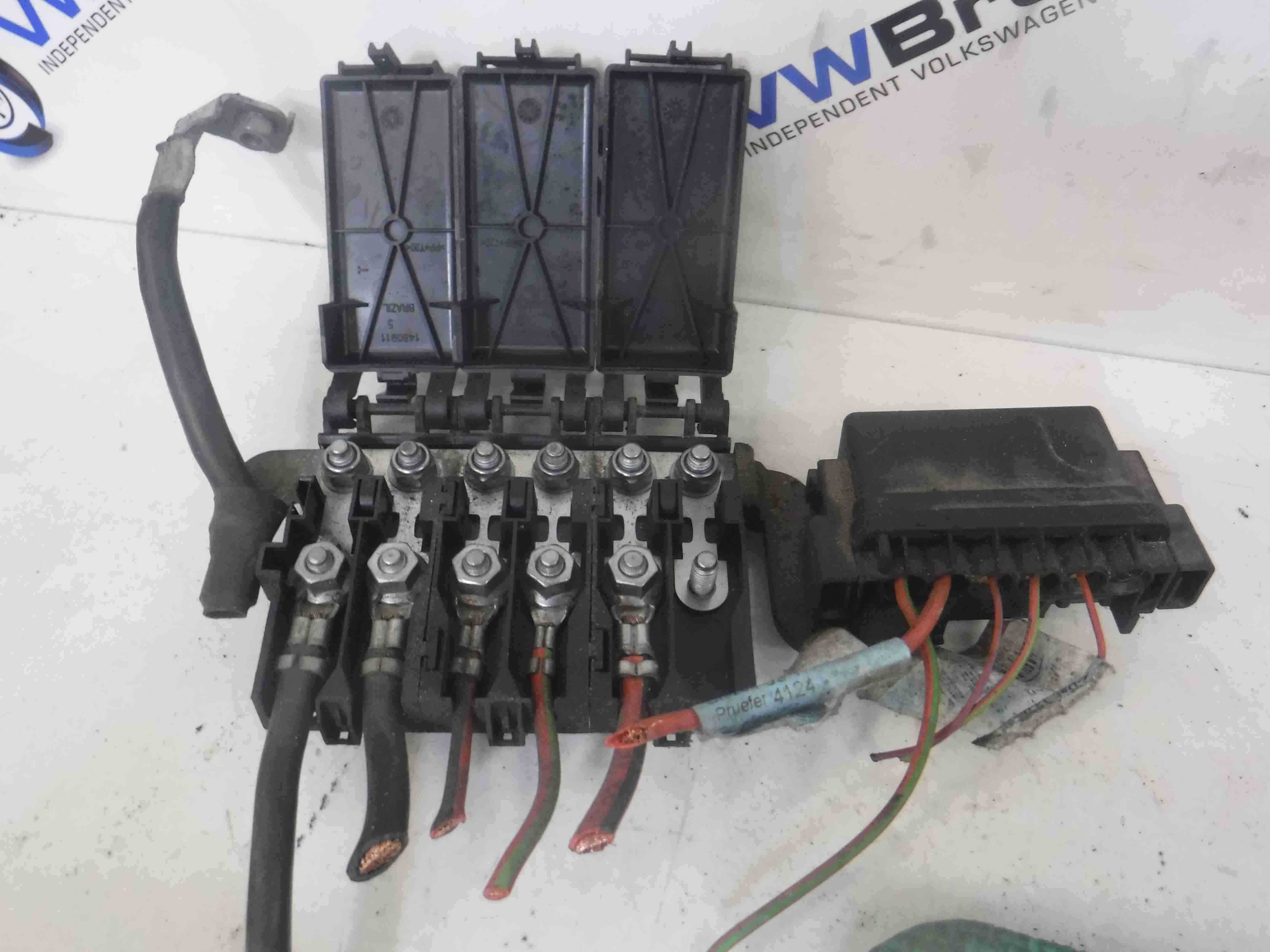 Volkswagen Polo 9N3 2006-2008 Battery Terminals